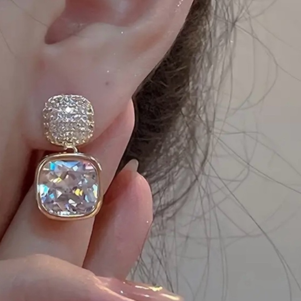 Elegant Crystal Drop Earrings in Gold-Tone